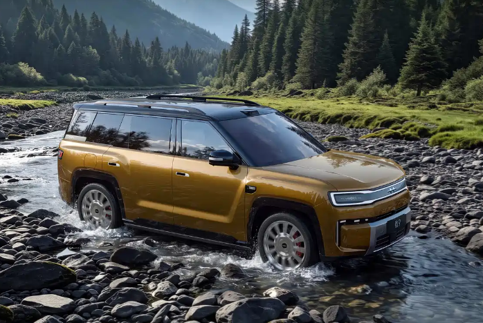 方程豹钛9正式亮相，定位大型硬派SUV