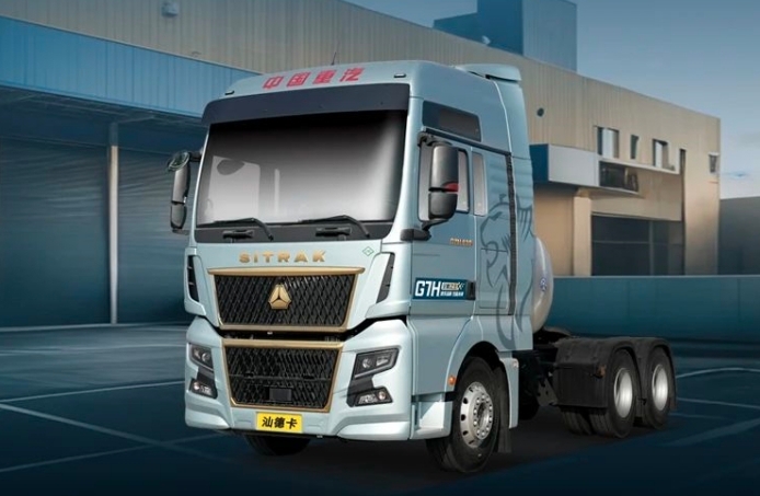 中国重汽汕德卡G7H牵引车——打开豪华“饰”界